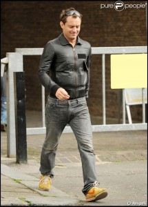 43529-jude-law-637x0-1